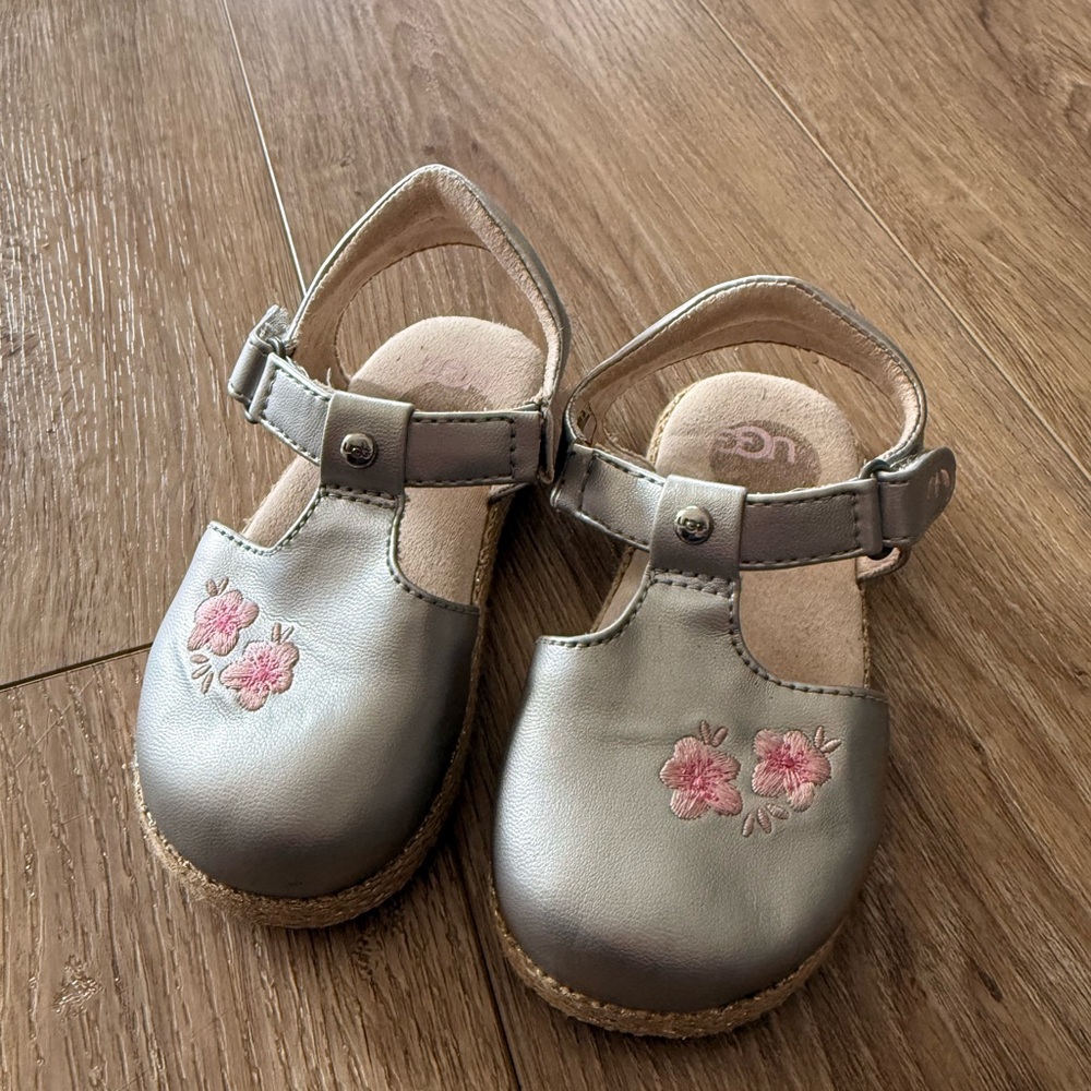 UGG Kids Metallic Silver T-Strap Sandals with Pink Floral Accents Size 6 Toddler